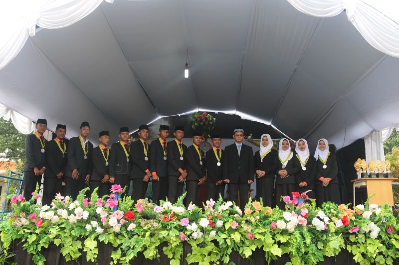Tasyakur dan Wisuda Santri Nurul Hayah Kelas Akhir Tahun Ajaran 20024/2025